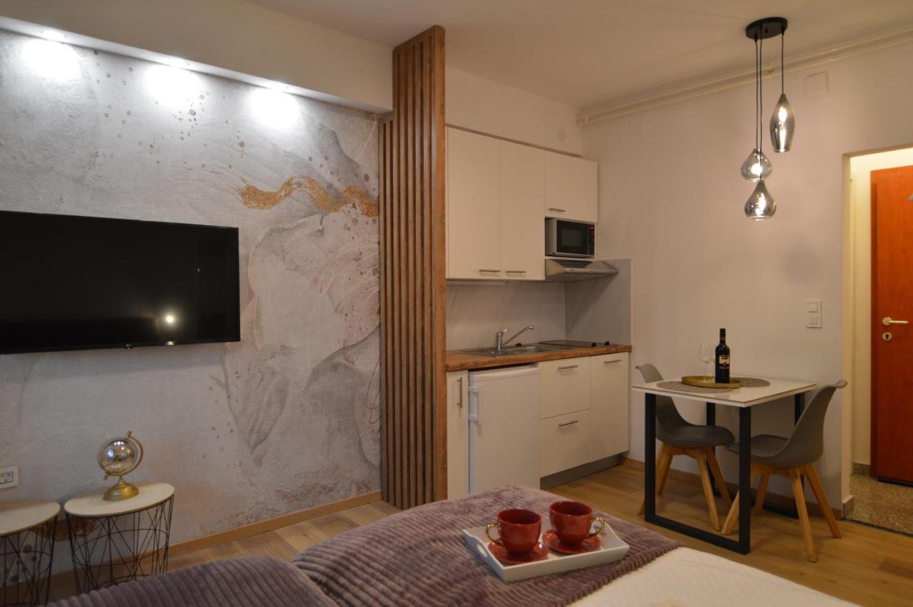Apartments By The Sea Starigrad, Paklenica - 16421 Exterior foto