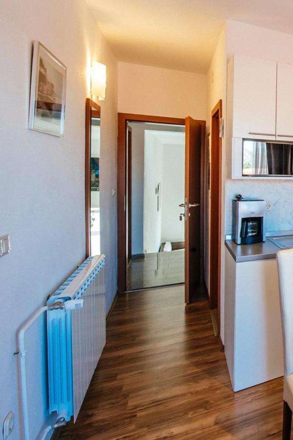 Apartments By The Sea Starigrad, Paklenica - 16421 Exterior foto