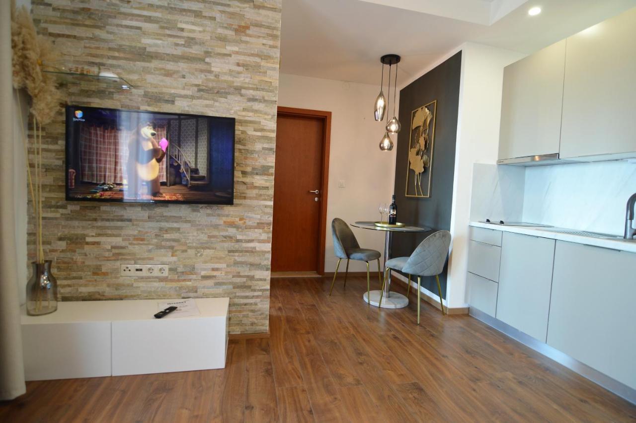 Apartments By The Sea Starigrad, Paklenica - 16421 Exterior foto